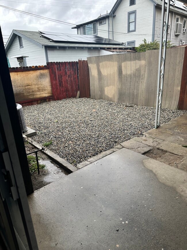 Building Photo - 1027 Washington St