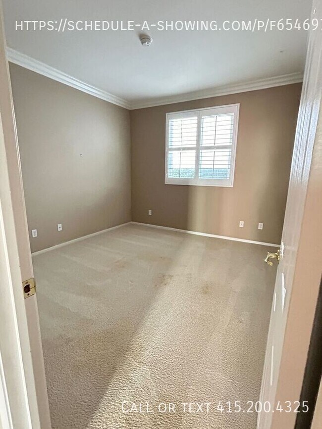 Building Photo - 30934 Crystalaire Dr