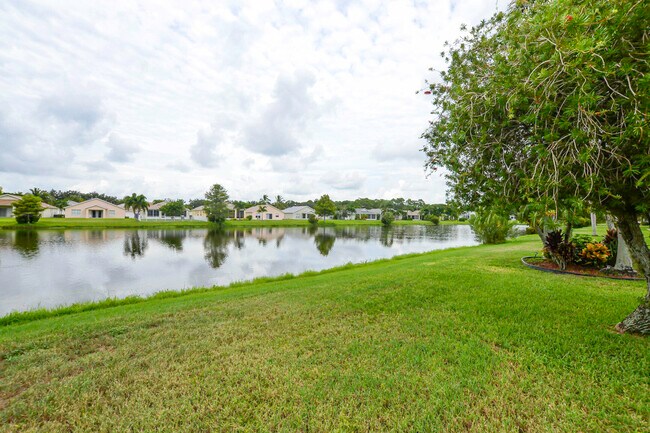 Building Photo - 522 SW Indian Key Dr