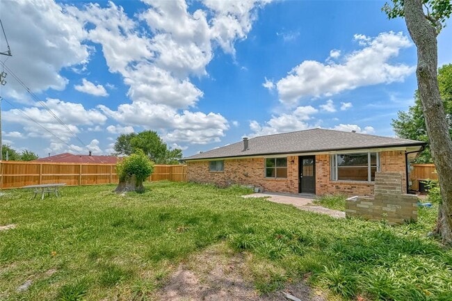 Building Photo - 4917 Fairvent St