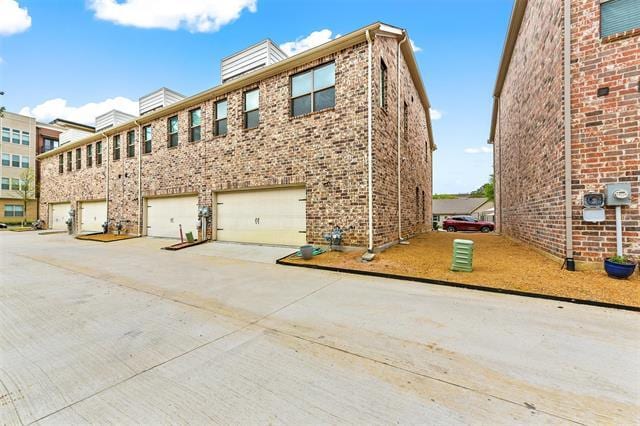 Building Photo - 2221 Apex Dr