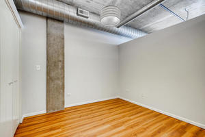 Building Photo - 933 W Van Buren St
