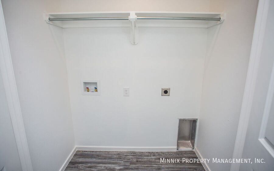 Building Photo - 2118 N Avenue J