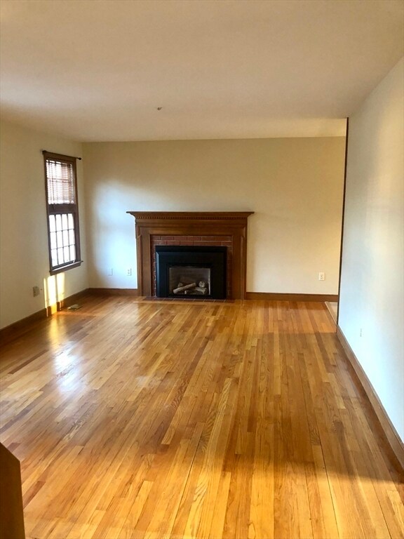 Building Photo - 4 Lois Ln