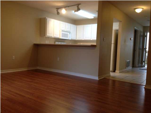 Building Photo - 980 Scenic Oak Ln