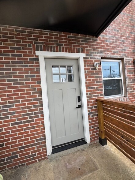 Building Photo - 534 Lee St