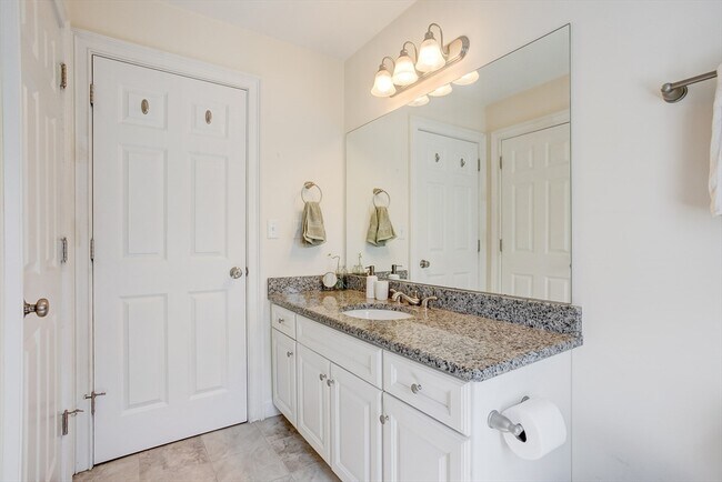 Building Photo - 3 Hawthorne St