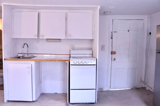 Building Photo - 61 Pinckney St