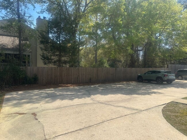 Building Photo - Pet Friendly 2 Bedroom 1.5 Bath Townhome Available Now for Move-in!