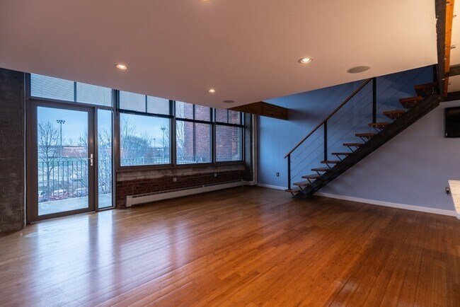 Building Photo - 156 Porter St