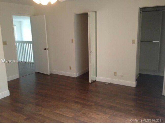 Building Photo - 4949 N Harbor Isles Dr