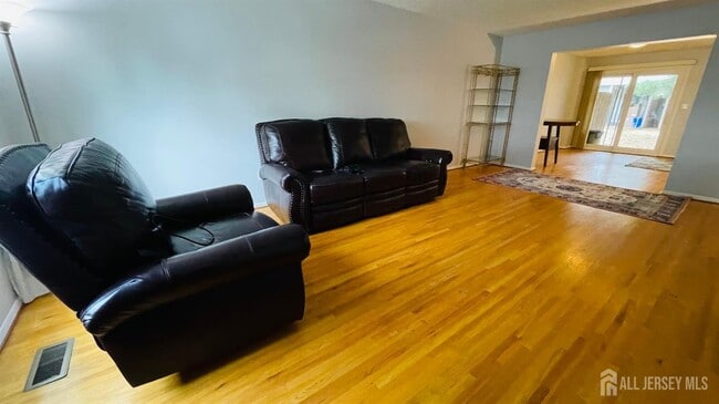 Building Photo - 4702 Hana Rd