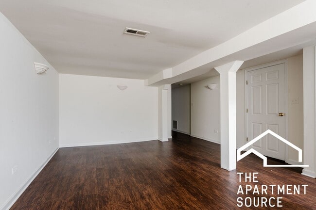 Building Photo - HUGE 4BR Close to California Blue Line; Pe...