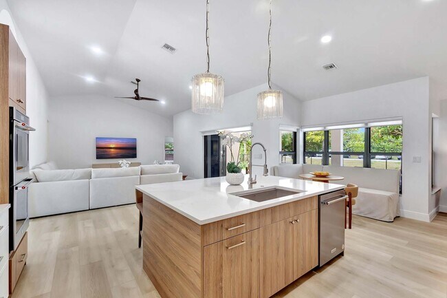 Building Photo - 13949 Sheffield Ct
