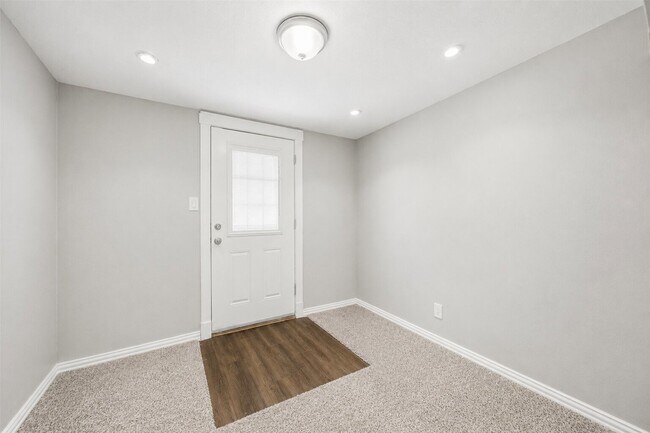 Building Photo - 16310 Emberwood Dr