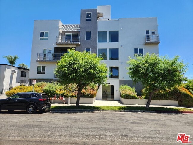 Building Photo - 4504 Colbath Ave