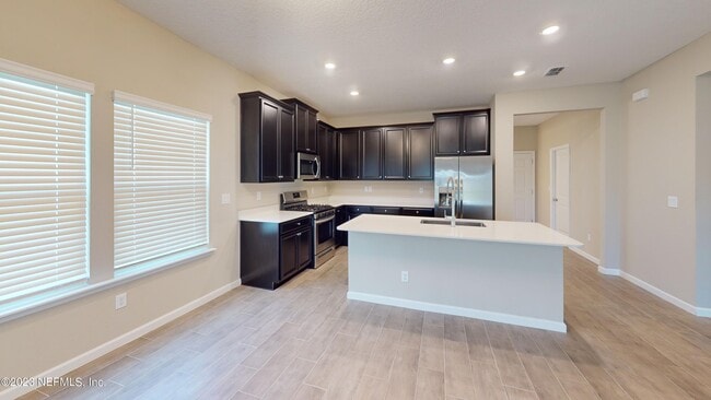 Building Photo - 3965 Cloverdale Ct