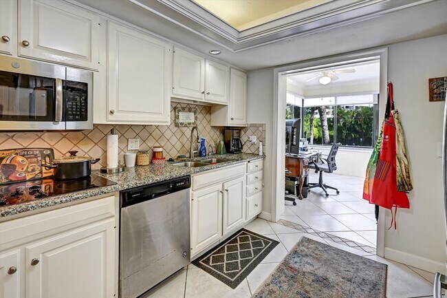 Building Photo - Waterfront! Annual Lease,  2 bedroom 2 bath plus bonus room