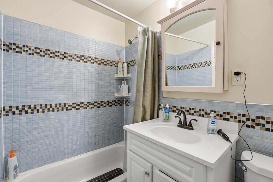 Building Photo - 8817 Patricia Ct