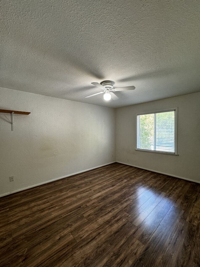 Building Photo - 1800 Square Foot River Front two level hom...