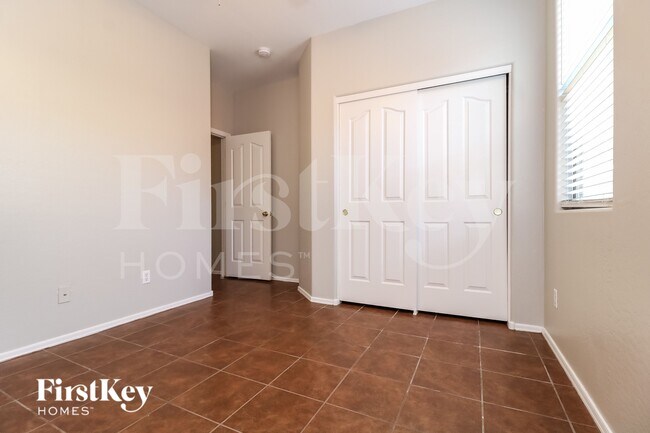 Building Photo - 5411 S Dove Hollow