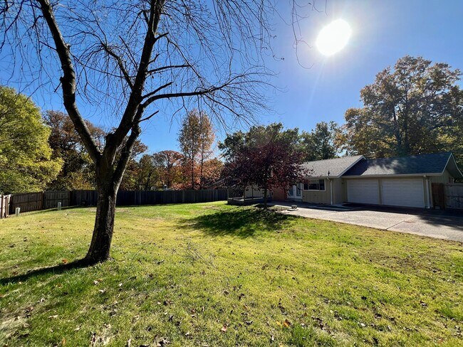 Building Photo - 1515 Mautenne Dr