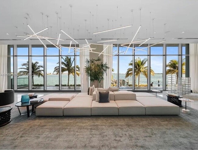 Building Photo - 3131 NE 7th Ave