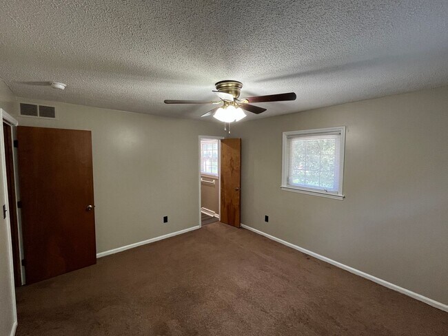 Building Photo - Spacious 4-Bedroom 3-Bathroom Brick Home in Arcadia Area