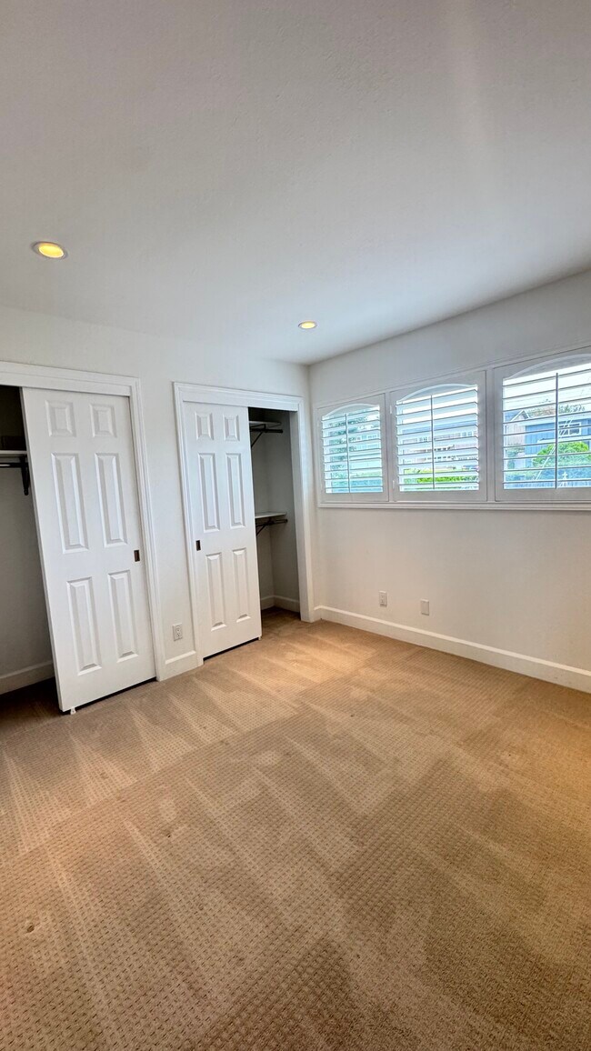 Building Photo - 1134 Manzanita Dr