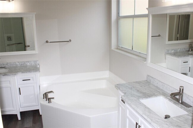 Building Photo - 1342 Crossbill Ct