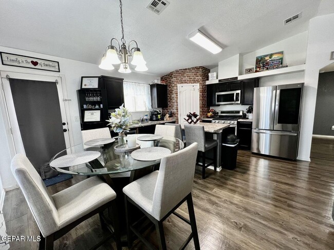 Building Photo - 749 Villa Romero Dr