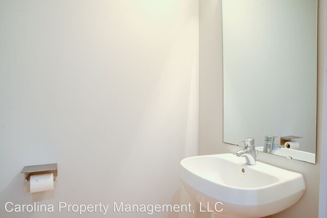Building Photo - 2 br, 2.5 bath House - 1133 Metropolitan A...