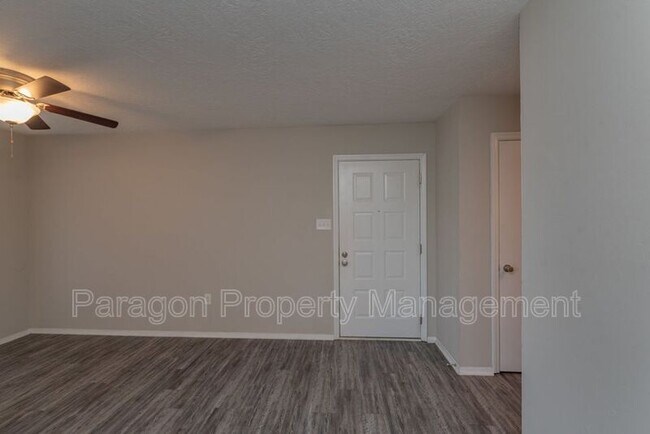 Building Photo - 2571 1/2 Tobacco Rd