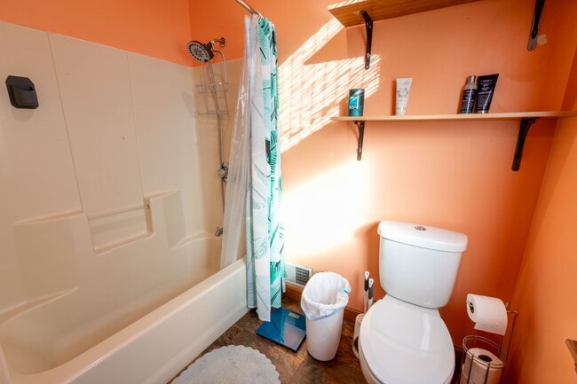 Building Photo - 1241 Bates Ave