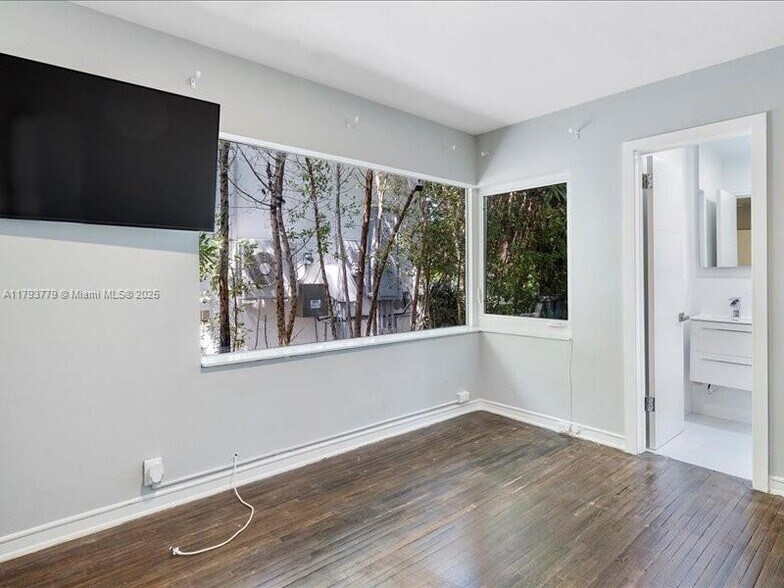 Building Photo - 900 88th St