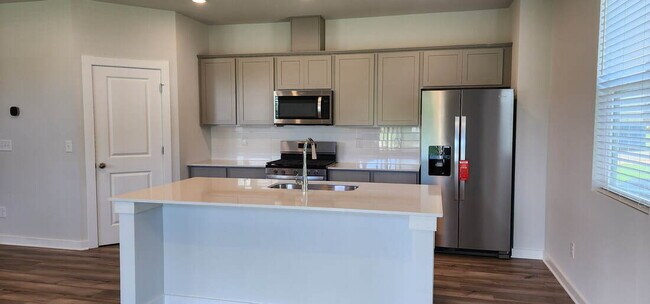 Building Photo - Beautiful 2025-Built Home in a Desirable Newer Neighborhood!