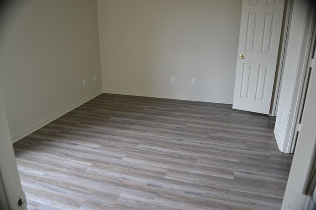 Building Photo - 212 Janelle Dr