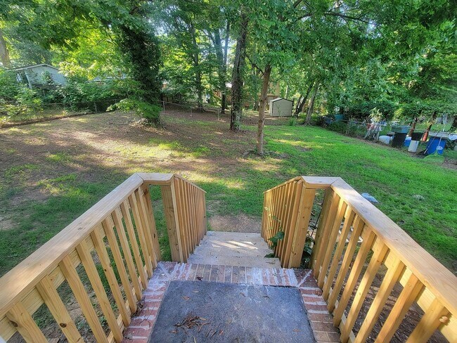 Building Photo - 3208 Shallowford Dr