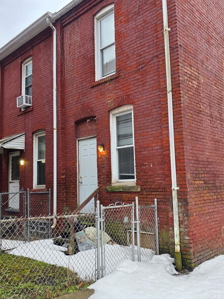 Back of house Fence in Yard - 33 Fleetwood St