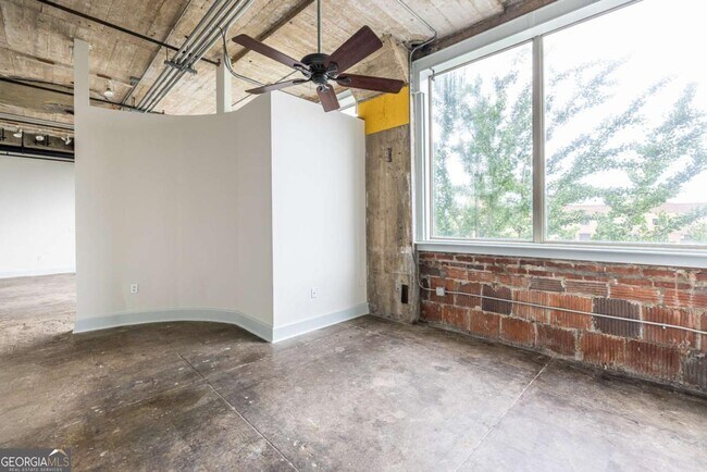 Building Photo - 505 Whitehall St SW