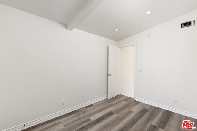 Building Photo - 6212 Fulton Ave