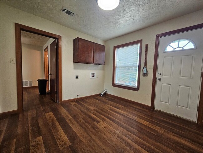 Building Photo - 2901 Ranger Hwy