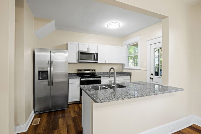 Building Photo - Completely Renovated 3 Bedroom Home in Hig...