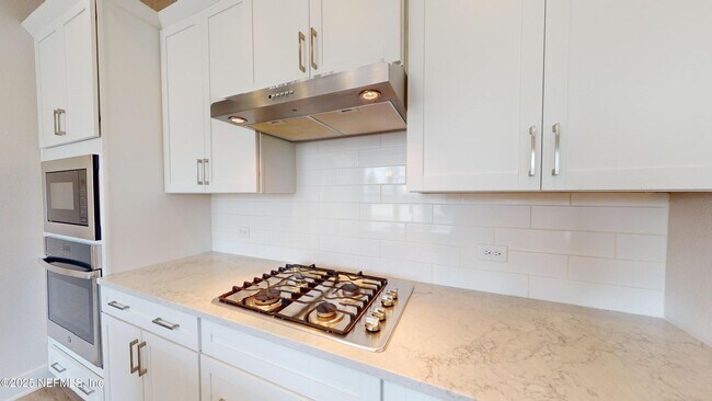 Building Photo - 14 Seaport Ln