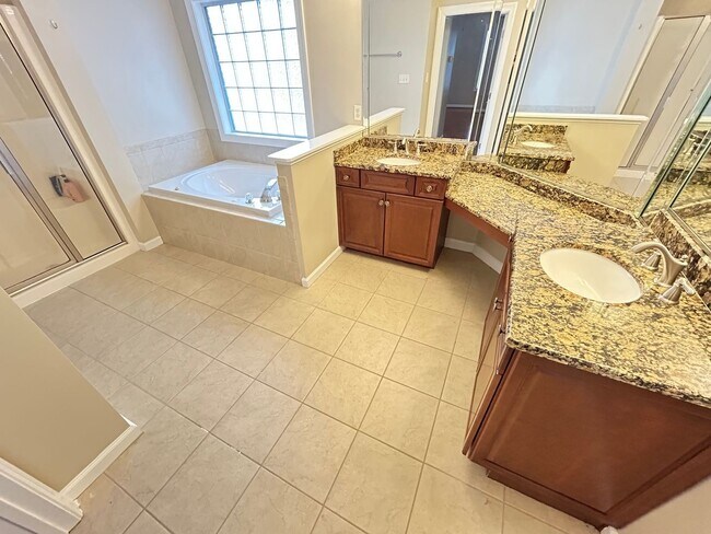 Building Photo - 912 Bells Creek Ct