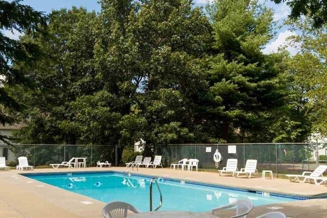 Building Photo - 5 Gleneagle Dr