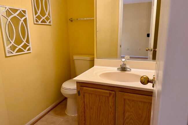 Building Photo - 14614 Stream Pond Dr