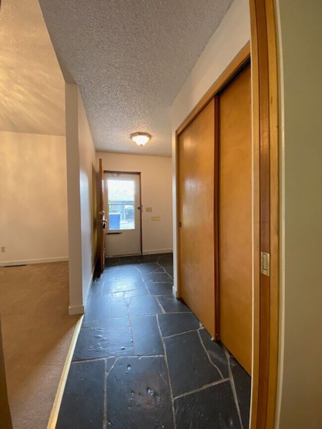 Building Photo - 1151