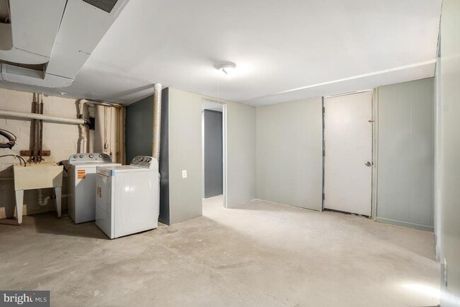 Building Photo - 6212 Carters Ln