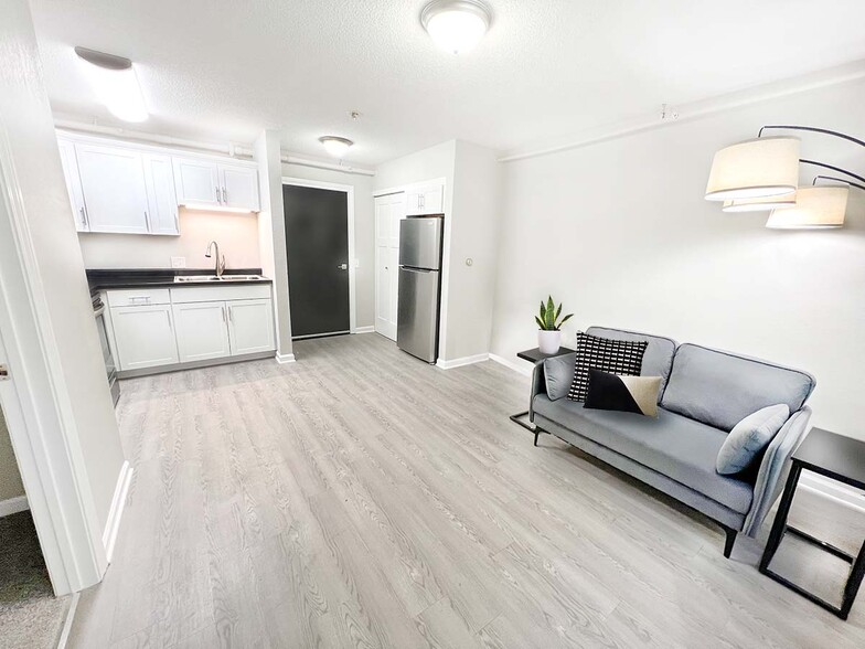 Living space - 2100 Springport Apartments